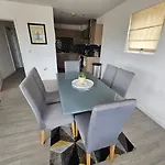 Panoramic City Views, Free Wifi, Canary Wharf Penthouse