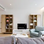 Lovely Room - Coven Garden