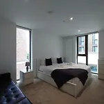 Fully Serviced One Bed Apartment In Royal Wharf
