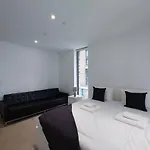 Fully Serviced One Bed Apartment In Royal Wharf