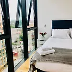 Luxury 2 Bedroom Apartment 20 Min From Central London