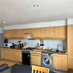 Double Or Twin Room In A Sharing House London Zone 2
