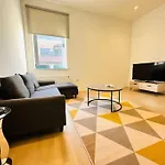 Spacious Flat, Fast Wifi, Free Parking