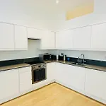 Spacious Flat, Fast Wifi, Free Parking