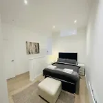 Spacious Flat, Fast Wifi, Free Parking