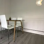 Incredible 2 Bedroom On Tower Bridge