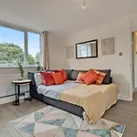 Hidden Gem In Battersea W/ Free Parking