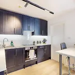 Beautiful Studio Apartment In North Madia Vale
