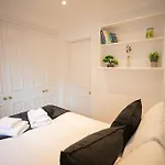Perfect Location 4Bed 2 Bath Spacious Apartment