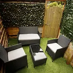 Perfect Location 4Bed 2 Bath Spacious Apartment