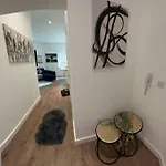Cozy Studio In London Dp118