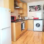 Cosy Studio Flat In Great Locationin London