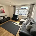 2 Bedroom Flat 1 Stop From London Bridge