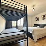 2 Bedroom Flat 1 Stop From London Bridge