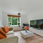 Spacious, Quiet And Modern Apartment