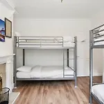 Aplacetostay Central London Apartment, Zone 1 Car