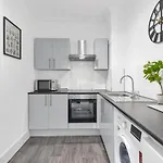 Modern Two Bedroom Apartment With Free Parking!