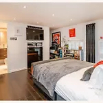 Stunning 2 Bed Apartment London