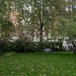 Beautifully Presented Centrally Located Studio Apartment