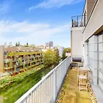 Stunning 1Bed Flat With Balcony - 5 Mins To Station