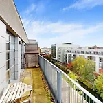 Stunning 1Bed Flat With Balcony - 5 Mins To Station