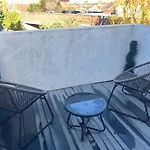 Stylish 1 Bed Flat With Private Terrace In Wimbledon - 3 The Queens