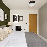 The Wembley Hideout - Stylish 2Bdr Flat With Balcony