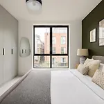The Wembley Hideout - Stylish 2Bdr Flat With Balcony