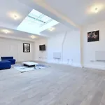 Fabulous Duplex Apartment In Dalston Junction