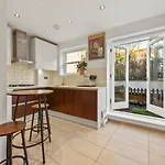 Stylish Apartment In Euston And Near Camden With Private Roof Terrace