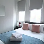 Barons Court Queens Club By Viridian Apartments