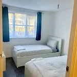 Comfortable And Cosy London Stay