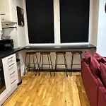 2 Bed Home Away From Home Tooting London