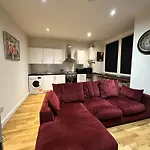 2 Bed Home Away From Home Tooting London