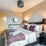 Excel, O2, Canary Wharf, London City Airport - Free Parking