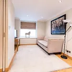Luxury 6 Bedroom House In Southwick Street