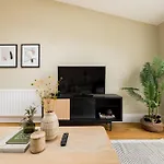 The Tooting Hideout - Dazzling 3Bdr Flat With Balcony