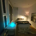 London Oasis Studio Apartment