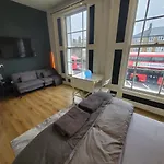 London Oasis Studio Apartment