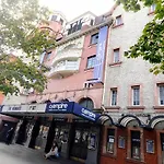 London Budget Bliss, London W12, White City, Shepherd\'S Bush Market