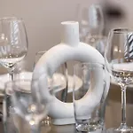 Luxurious 2 Bedroom - Apartment - Sleeps 6