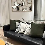 Docklands Stunning 2 Bed Apartment London