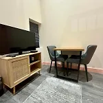 Cozy En-Suite Loft In Trendy Local