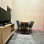 Cozy En-Suite Loft In Trendy Local