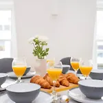 Fitzrovia & Soho - 2Br With Balcony - Cityapartmentstay