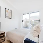 Fitzrovia & Soho - 2Br With Balcony - Cityapartmentstay