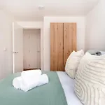 Fitzrovia & Soho - 2Br With Balcony - Cityapartmentstay