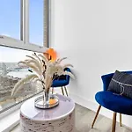 Battersea Penthouse Sleep 9 Wh