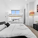 Battersea Penthouse Sleep 9 Wh