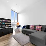 Battersea Penthouse Sleep 9 Wh